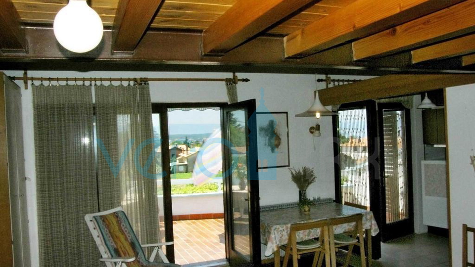 Otok Krk, Malinska Centar, Samostojeća apartmanska kuća sa 7 jedinica, 450 m do mora, prodaja