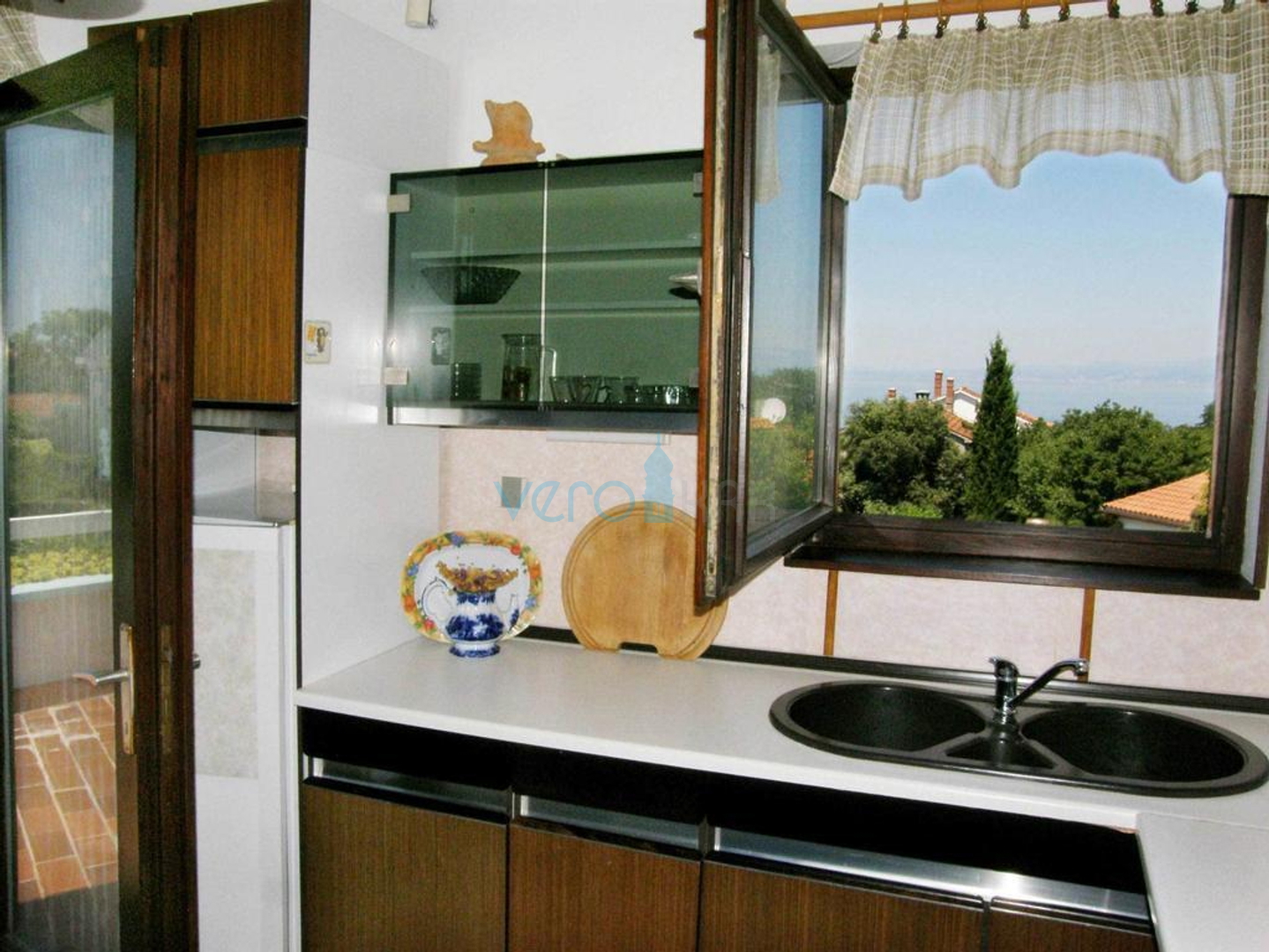 Island Krk, Malinska, Detached apartment house with 7 units, 450m to the sea, for sale