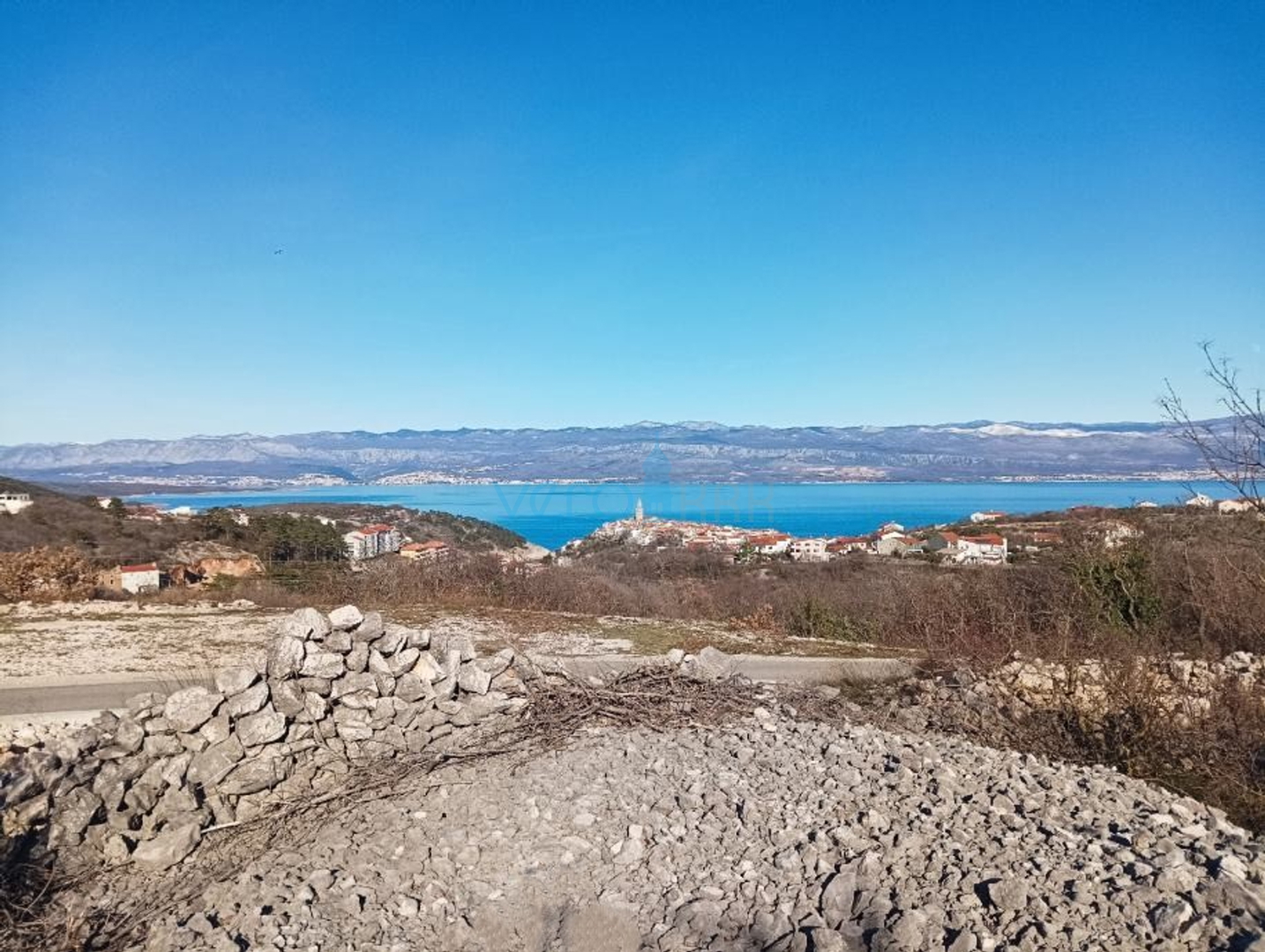 Vrbnik,otok Krk,građevinsko zemljište 3136 m2,pogled na more,prodaja