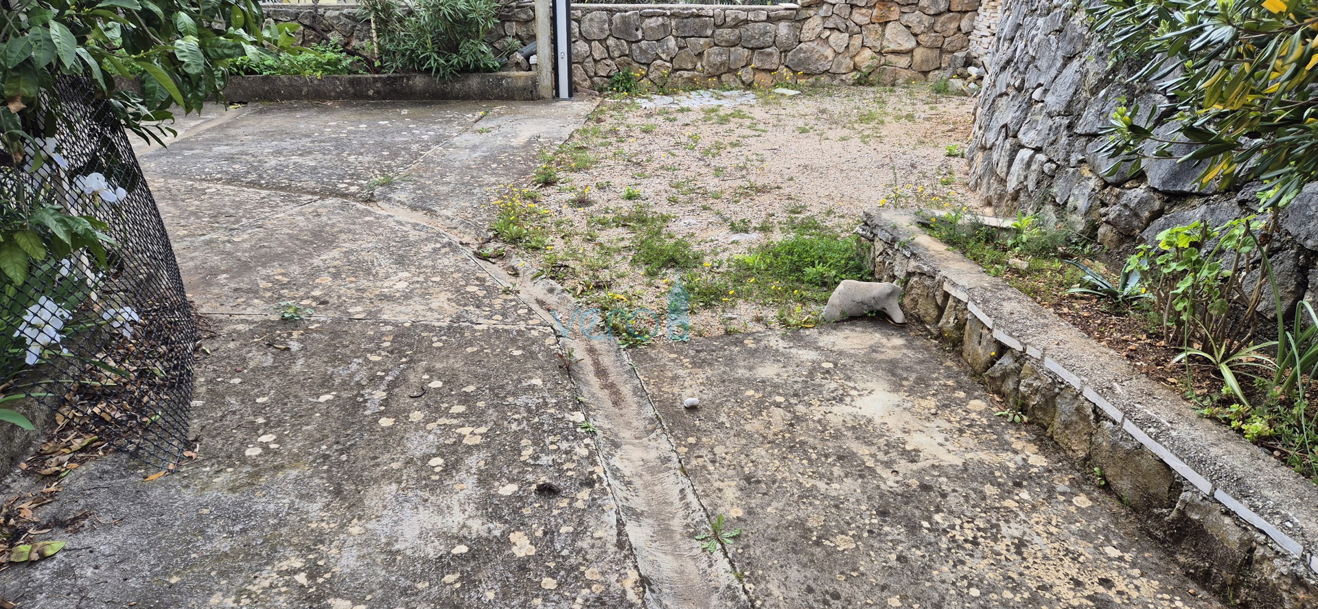 Grad Krk, otok Krk, dvojna kuća sa 3 apartmana, pogled, okućnica, prodaja