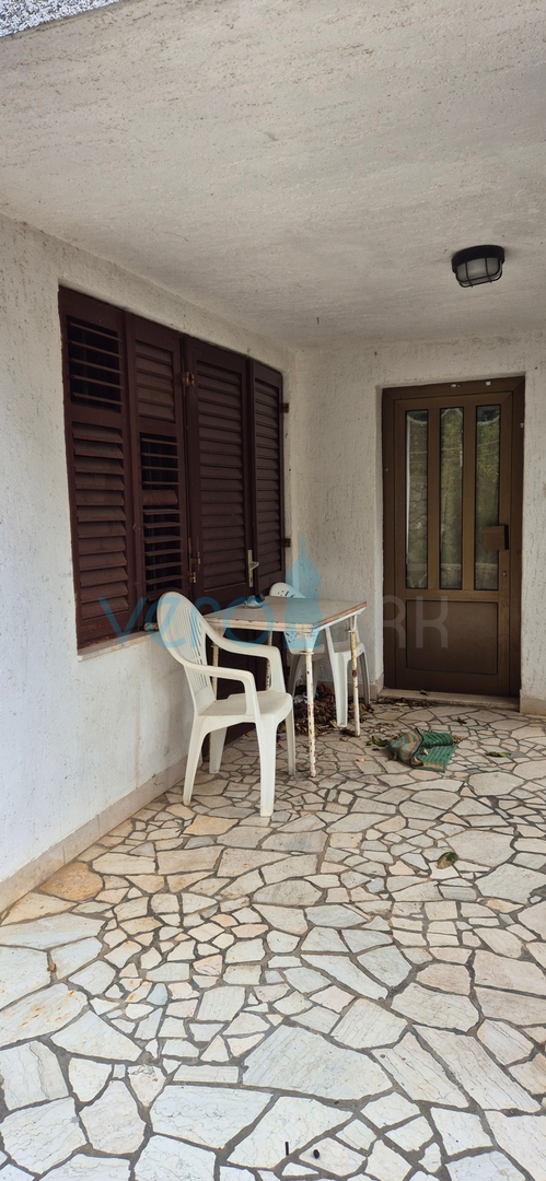 Grad Krk, otok Krk, dvojna kuća sa 3 apartmana, pogled, okućnica, prodaja