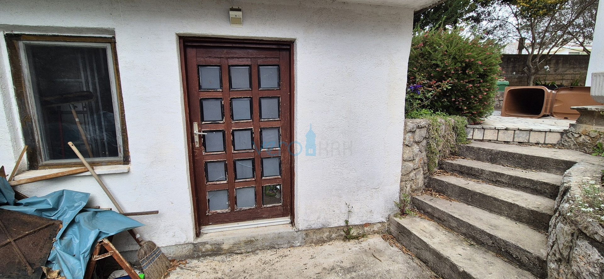 Grad Krk, otok Krk, dvojna kuća sa 3 apartmana, pogled, okućnica, prodaja