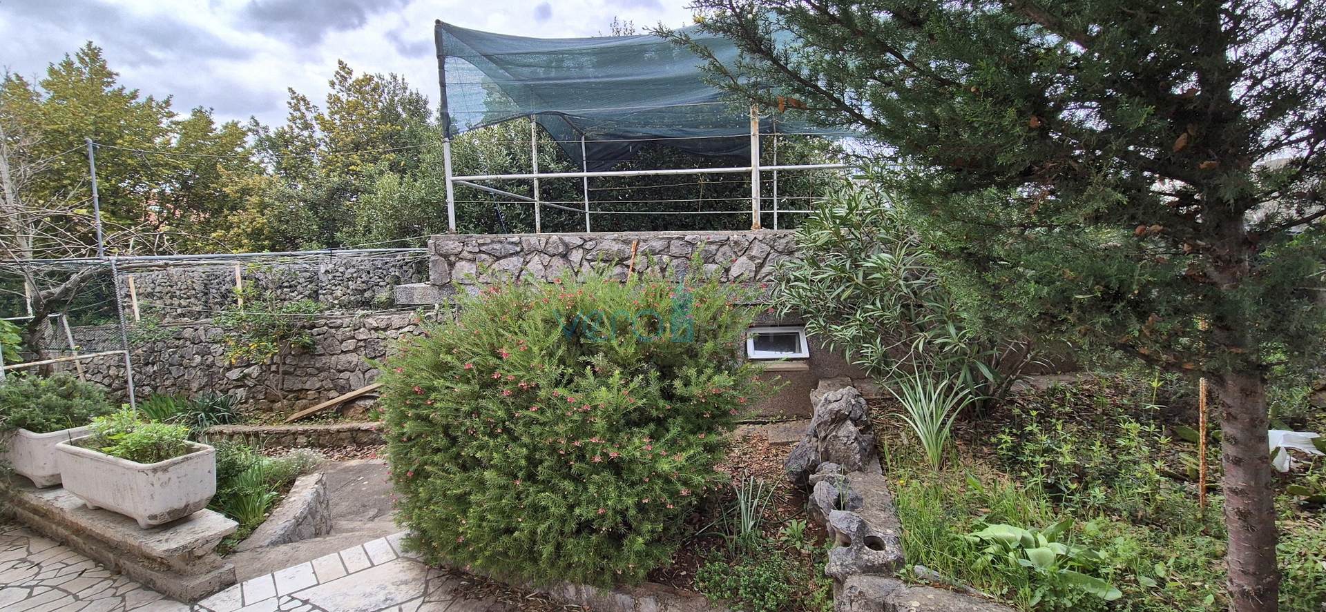 Grad Krk, otok Krk, dvojna kuća sa 3 apartmana, pogled, okućnica, prodaja