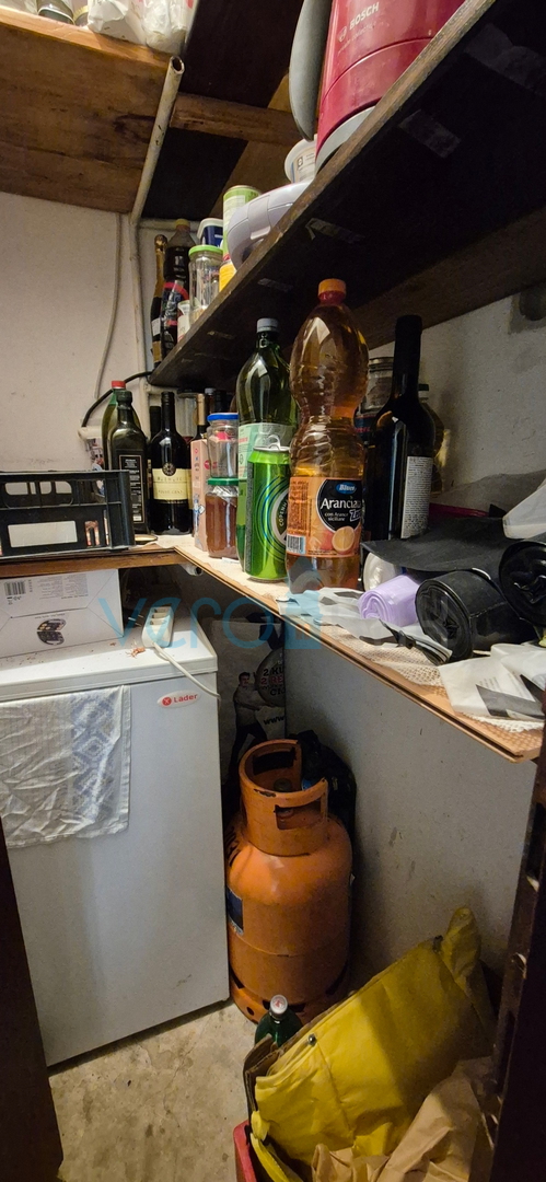 Grad Krk, otok Krk, dvojna kuća sa 3 apartmana, pogled, okućnica, prodaja