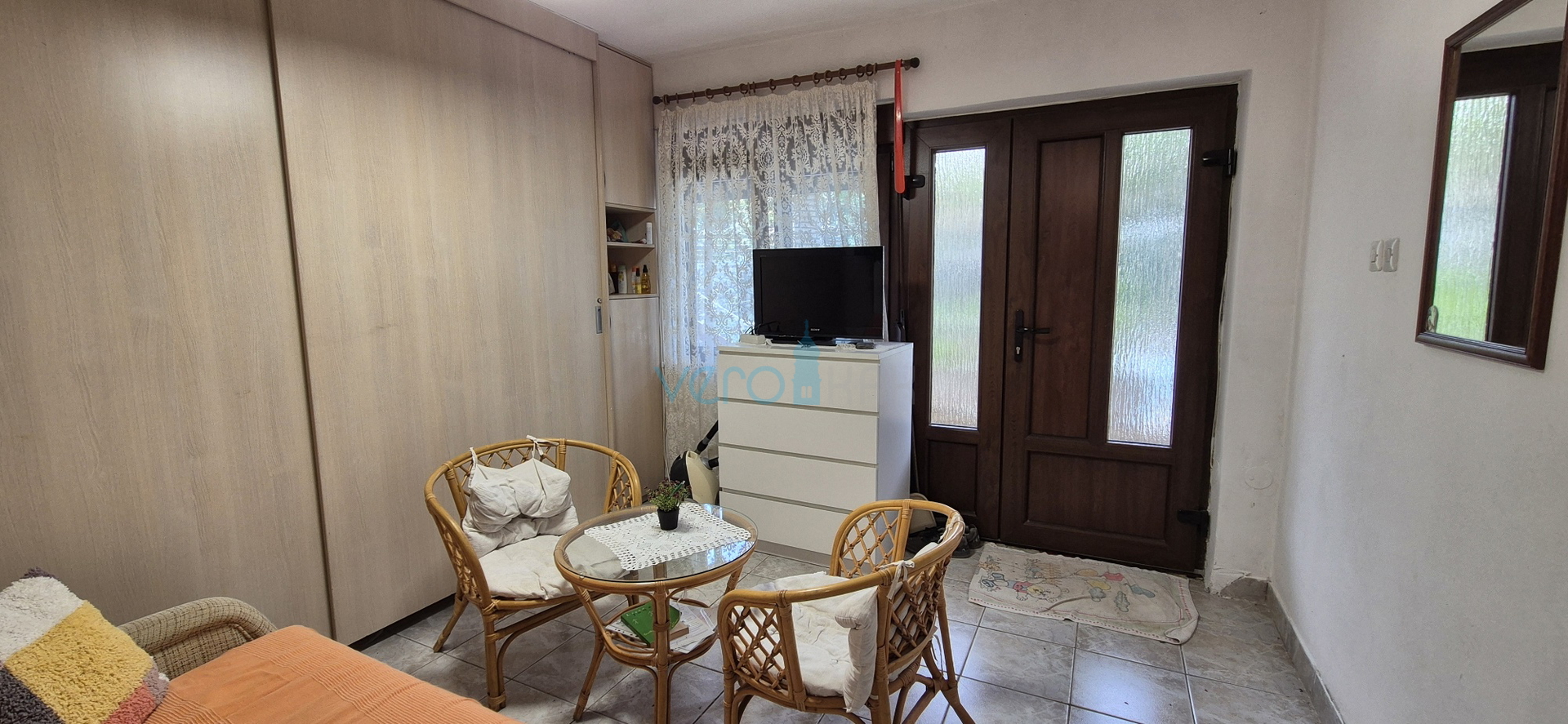 Grad Krk, otok Krk, dvojna kuća sa 3 apartmana, pogled, okućnica, prodaja