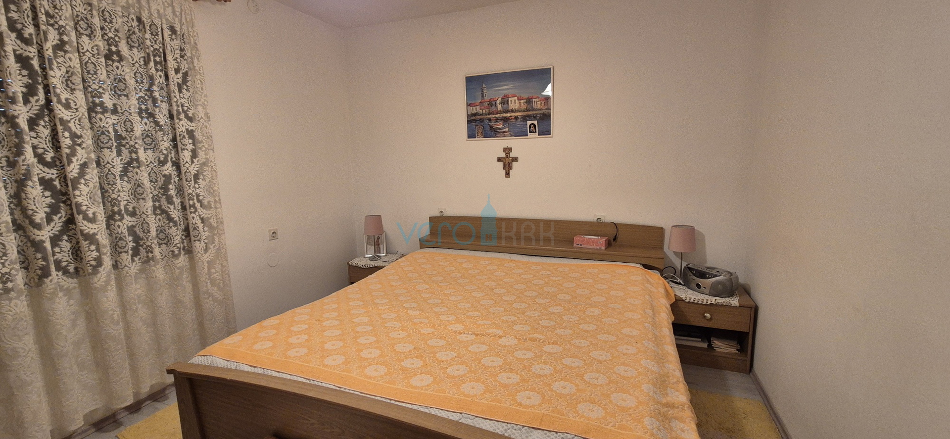 Grad Krk, otok Krk, dvojna kuća sa 3 apartmana, pogled, okućnica, prodaja