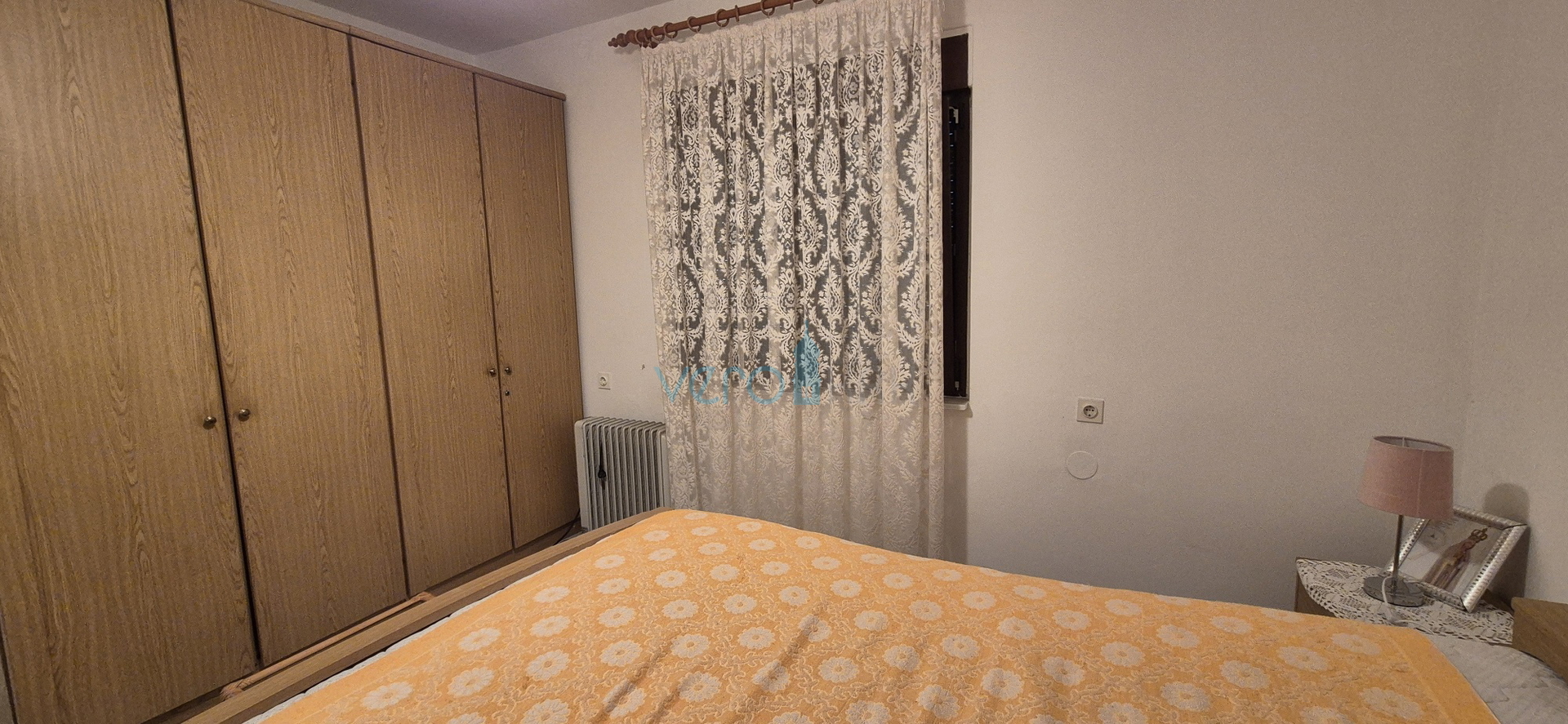 Grad Krk, otok Krk, dvojna kuća sa 3 apartmana, pogled, okućnica, prodaja