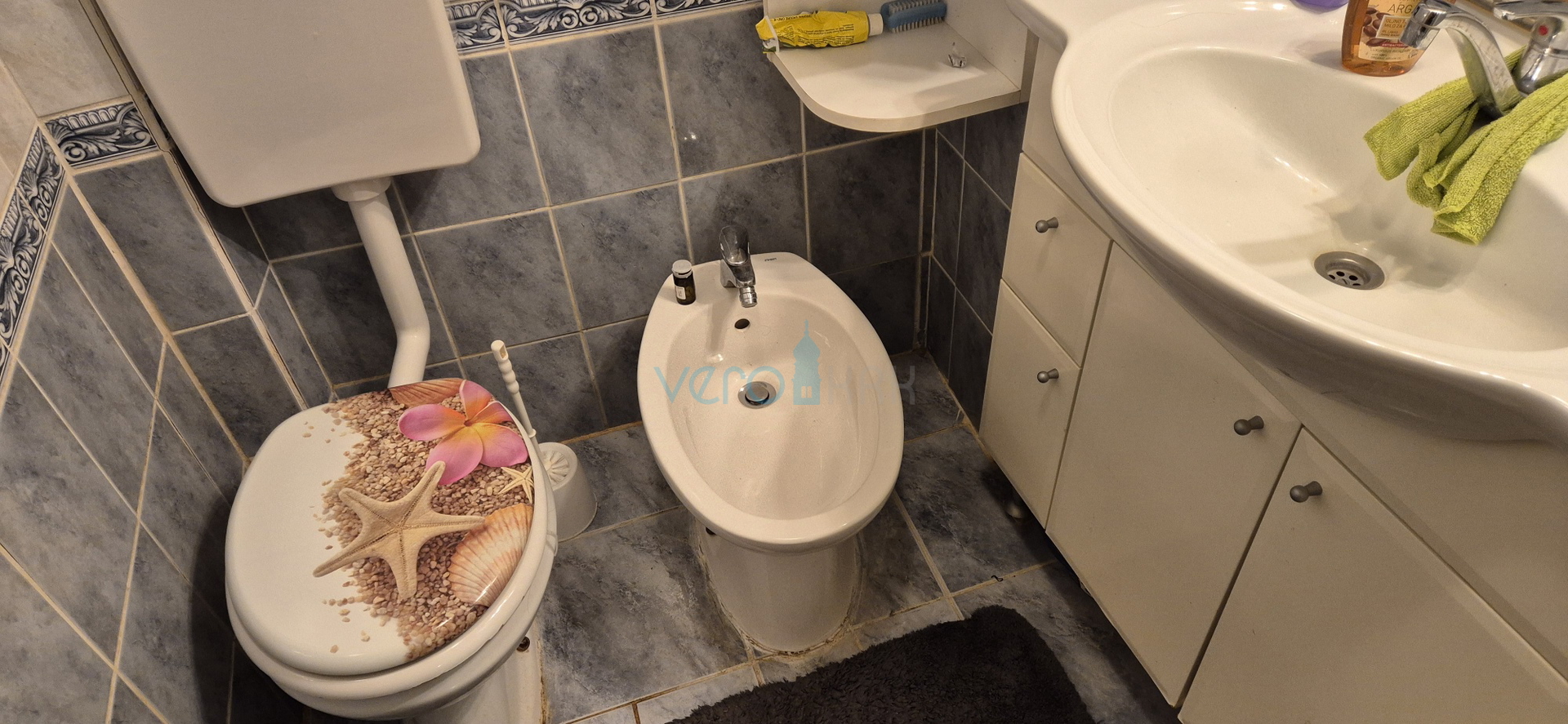 Grad Krk, otok Krk, dvojna kuća sa 3 apartmana, pogled, okućnica, prodaja