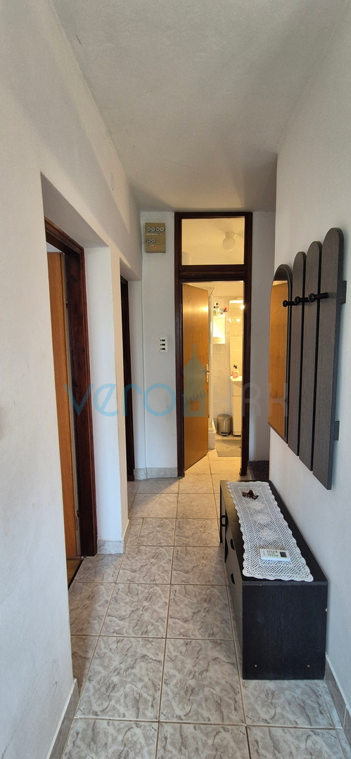 Grad Krk, otok Krk, dvojna kuća sa 3 apartmana, pogled, okućnica, prodaja