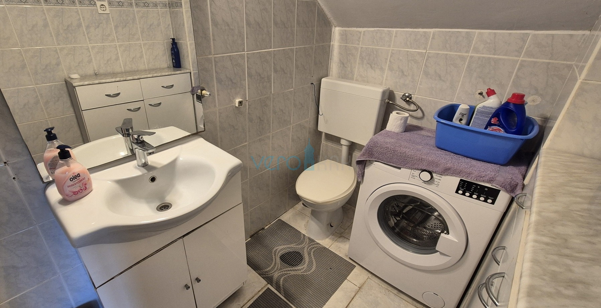 Grad Krk, otok Krk, dvojna kuća sa 3 apartmana, pogled, okućnica, prodaja