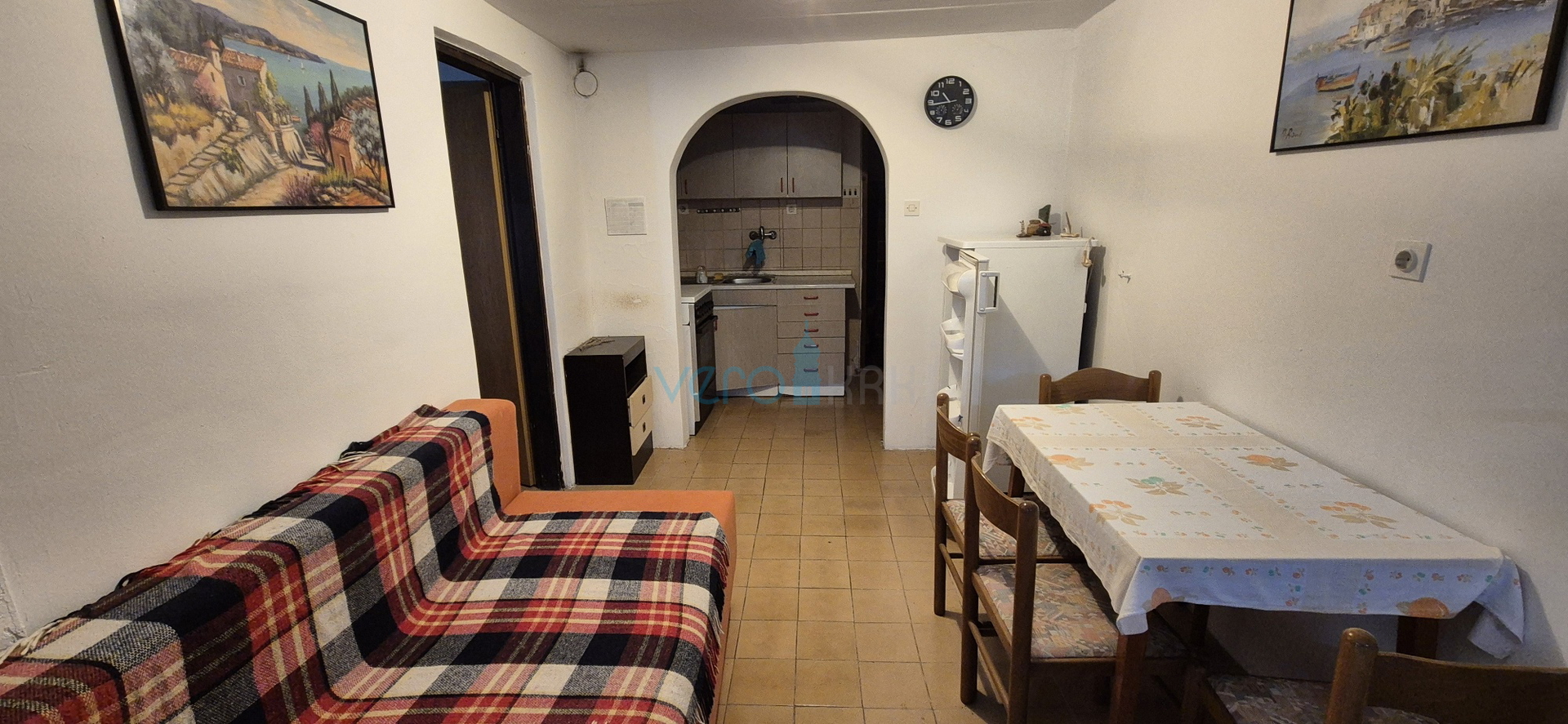 Grad Krk, otok Krk, dvojna kuća sa 3 apartmana, pogled, okućnica, prodaja