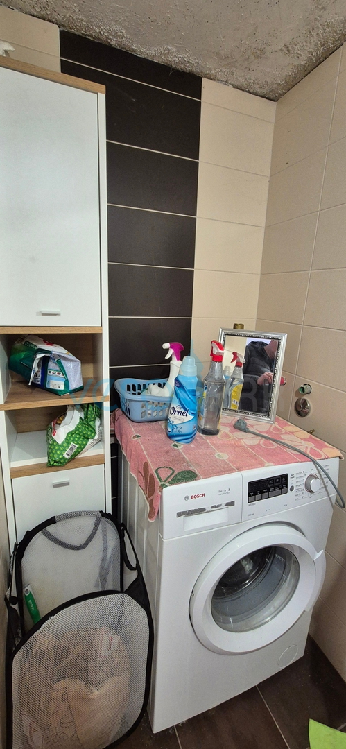 Grad Krk, otok Krk, dvojna kuća sa 3 apartmana, pogled, okućnica, prodaja