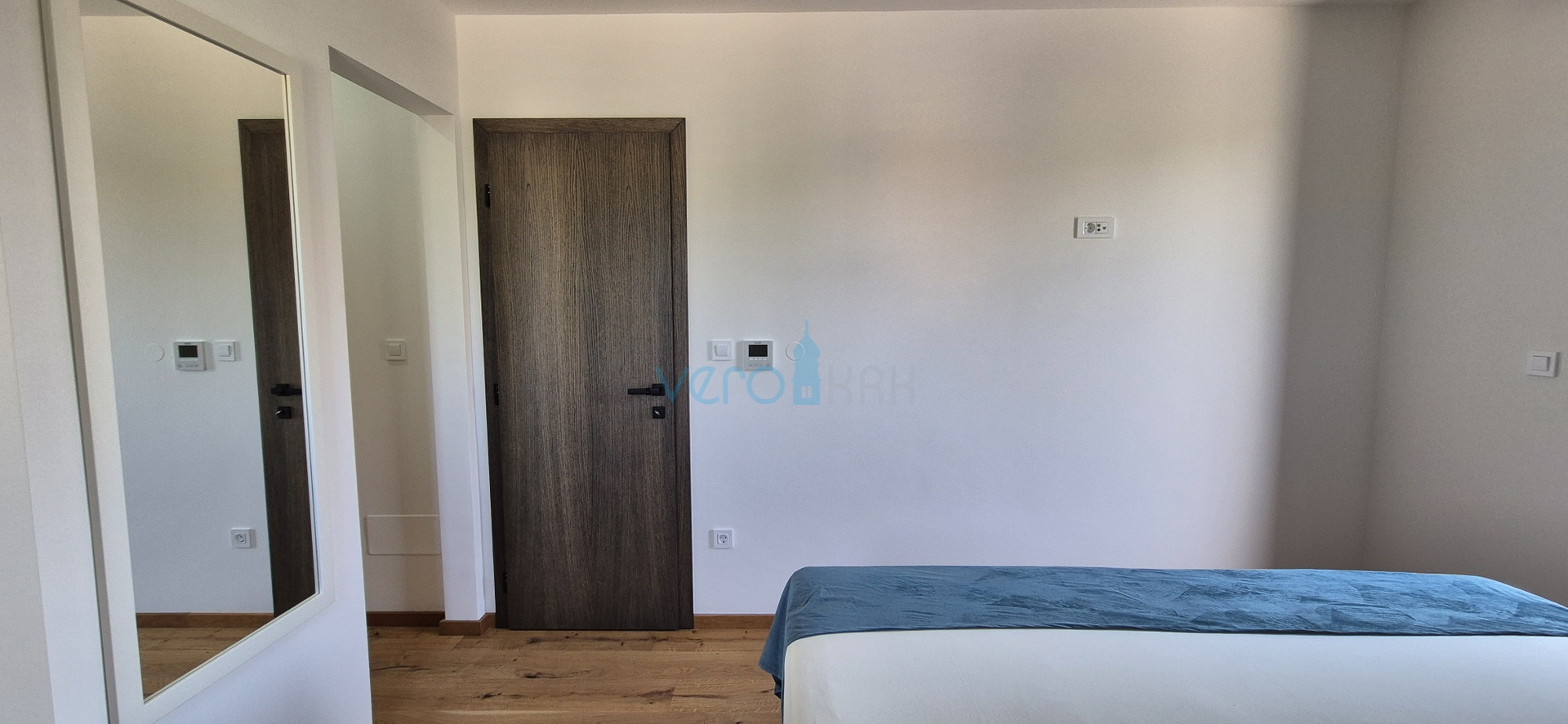 Grad Krk, šira okolica, dvojna kuća, novogradnja, bazen, prodaja