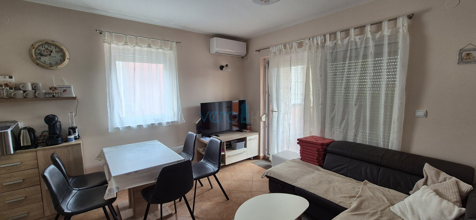 Grad Krk, dvosoban stan u prizemlju, okućnica 103 m2, prodaja