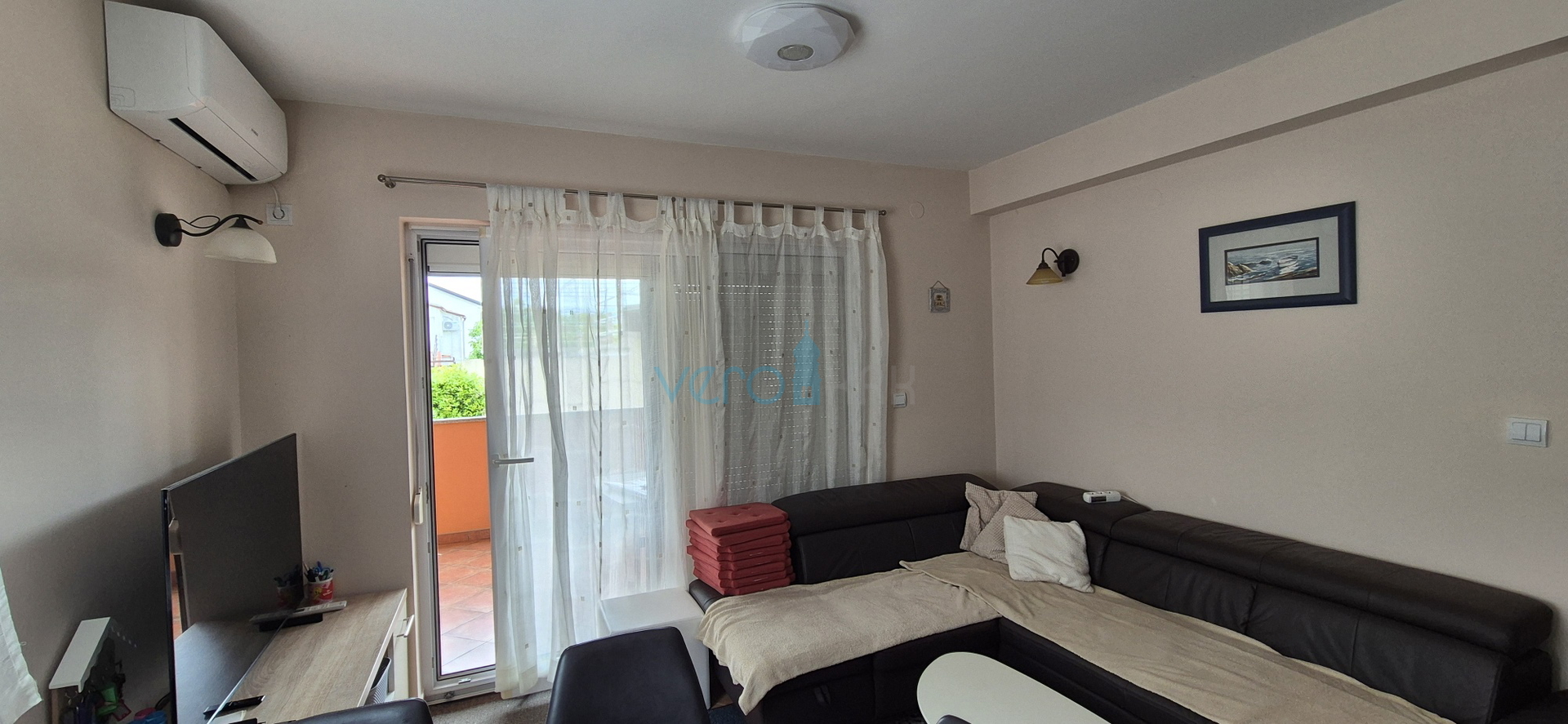 Grad Krk, dvosoban stan u prizemlju, okućnica 103 m2, prodaja