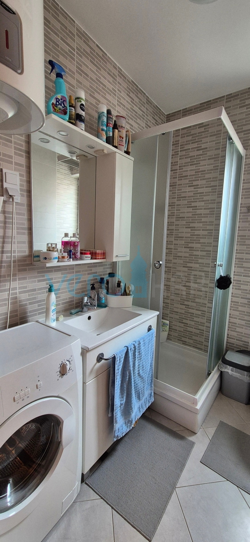 Grad Krk, dvosoban stan u prizemlju, okućnica 103 m2, prodaja