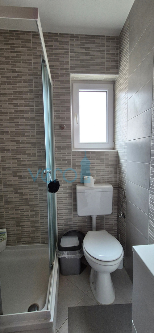 Grad Krk, dvosoban stan u prizemlju, okućnica 103 m2, prodaja