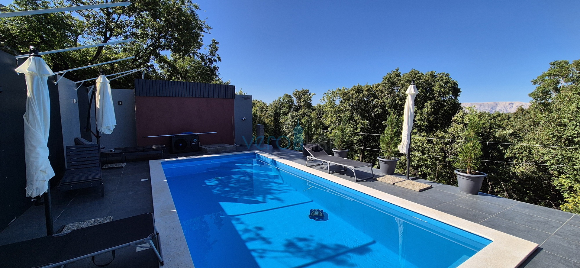 Kvarner, Novi Vinodolski, Klenovica - parcela 566m2, kuća s bazenom, pogled na more, prodaja