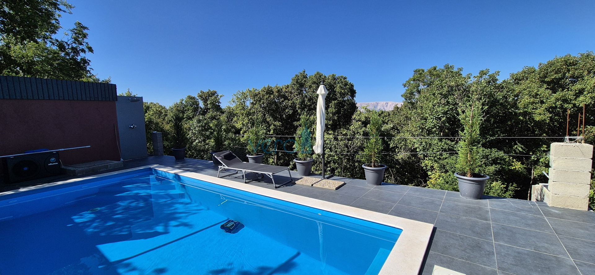 Kvarner, Novi Vinodolski, Klenovica - parcela 566m2, kuća s bazenom, pogled na more, prodaja