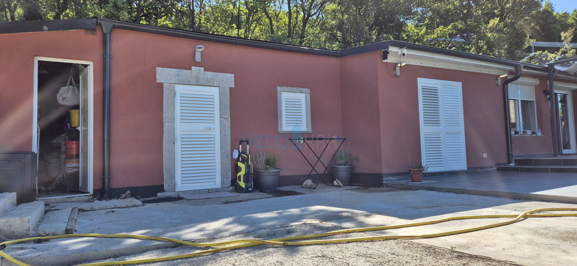 Kvarner, Novi Vinodolski, Klenovica - parcela 566m2, kuća s bazenom, pogled na more, prodaja