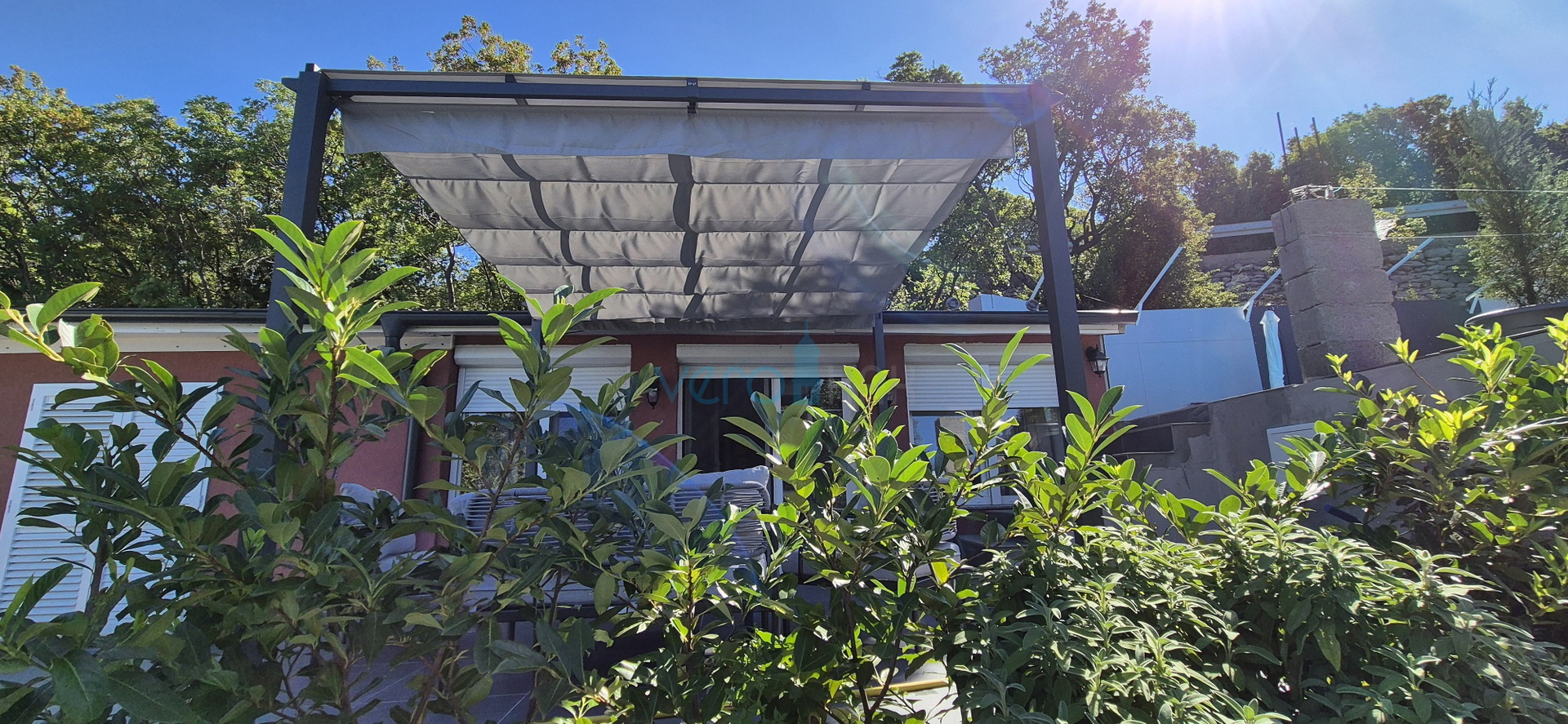 Kvarner, Novi Vinodolski, Klenovica - parcela 566m2, kuća s bazenom, pogled na more, prodaja