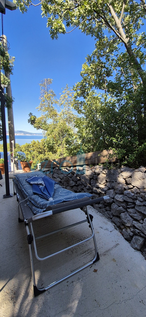 Kvarner, Novi Vinodolski, Klenovica - parcela 566m2, kuća s bazenom, pogled na more, prodaja