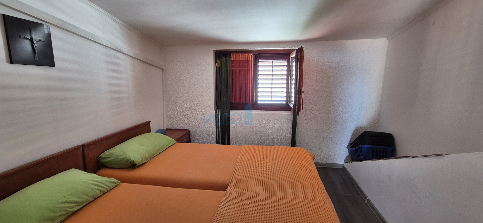 Crikvenica, Zentrum - 62 m2, 2 Zimmer/Wohnzimmer, zweite Reihe zum Meer, Verkauf