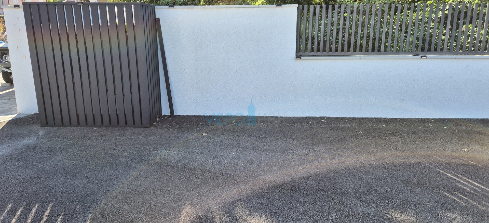 Malinska, centar, novogradnja, dvojna kuća sa bazenom, pogled na more, okućnica, prodaja