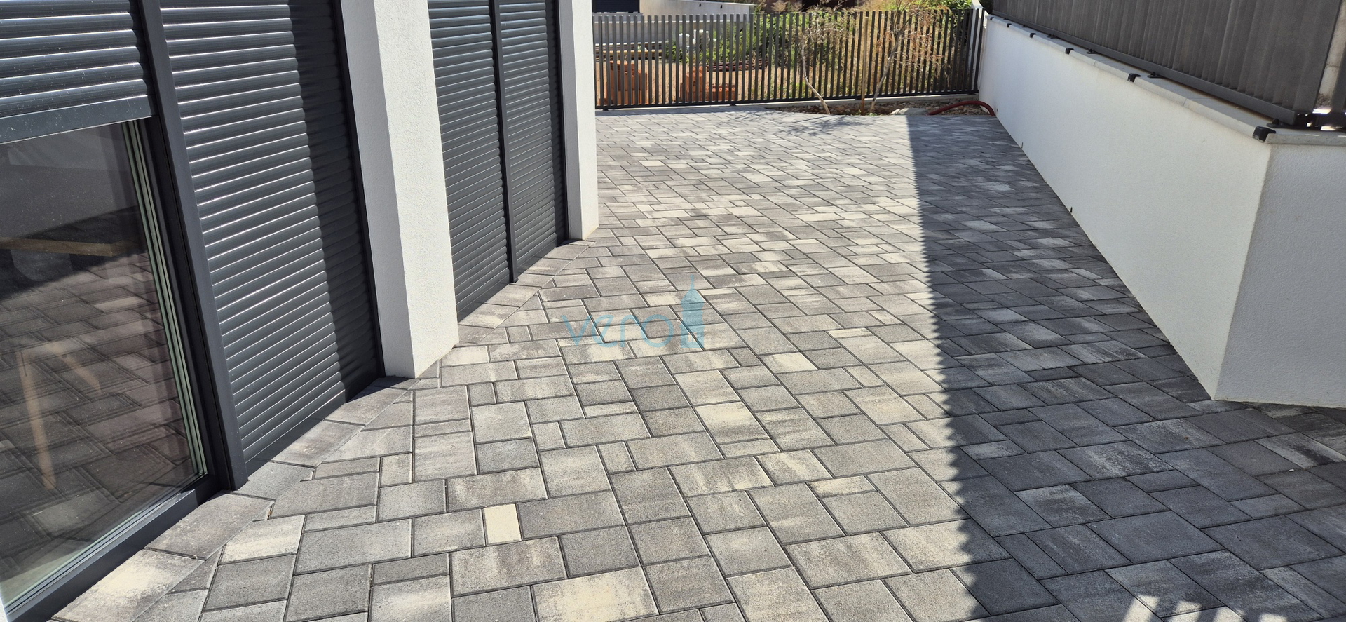 Malinska, centar, novogradnja, dvojna kuća, okućnica, prodaja