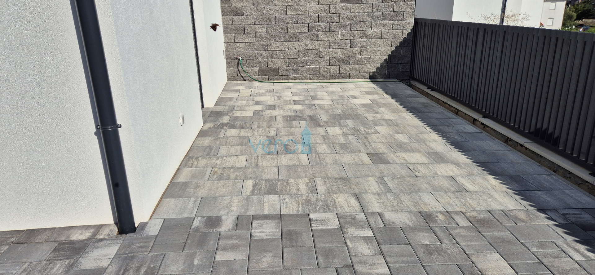 Malinska, centar, novogradnja, dvojna kuća, okućnica, prodaja