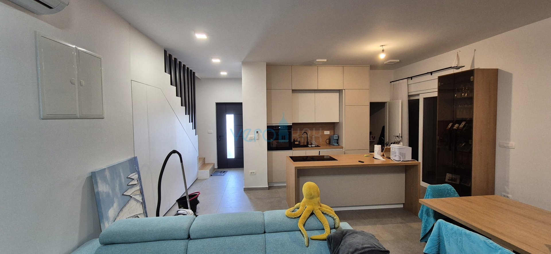 Malinska, centar, novogradnja, dvojna kuća sa bazenom, pogled na more, okućnica, prodaja