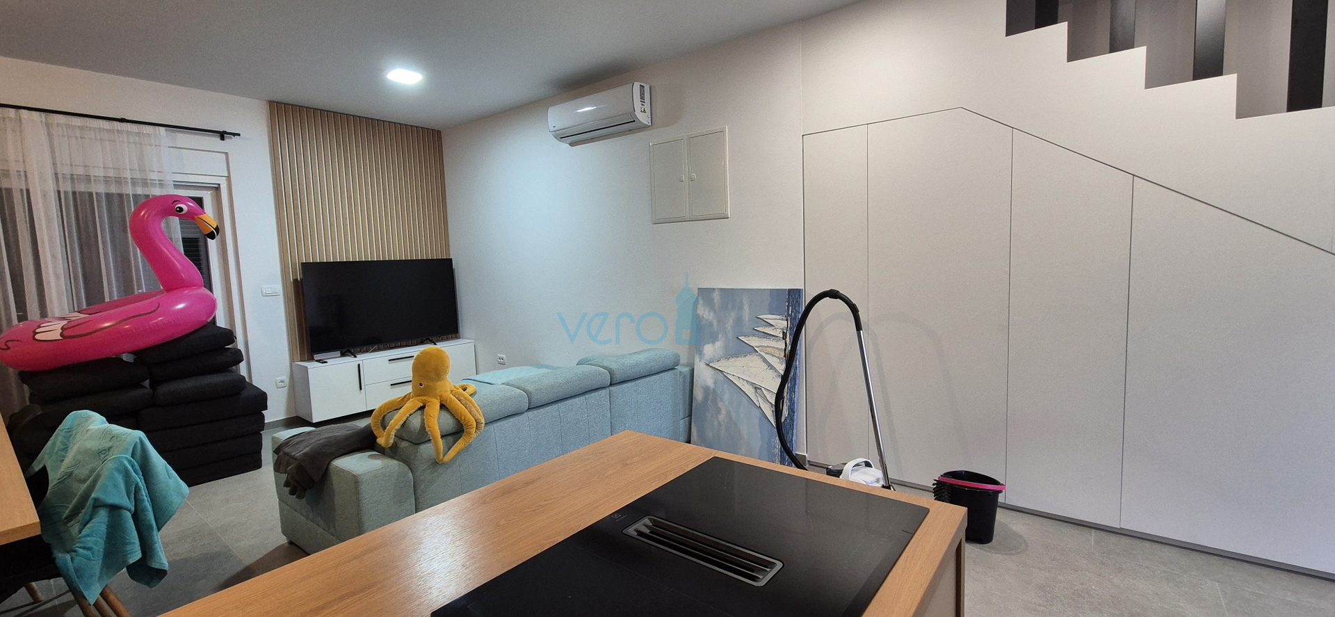 Malinska, centar, novogradnja, dvojna kuća sa bazenom, pogled na more, okućnica, prodaja