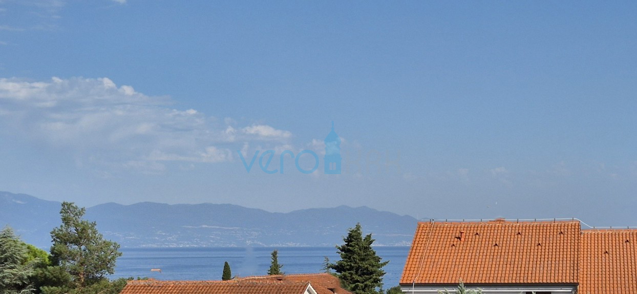 Malinska, centar, novogradnja, dvojna kuća sa bazenom, pogled na more, okućnica, prodaja