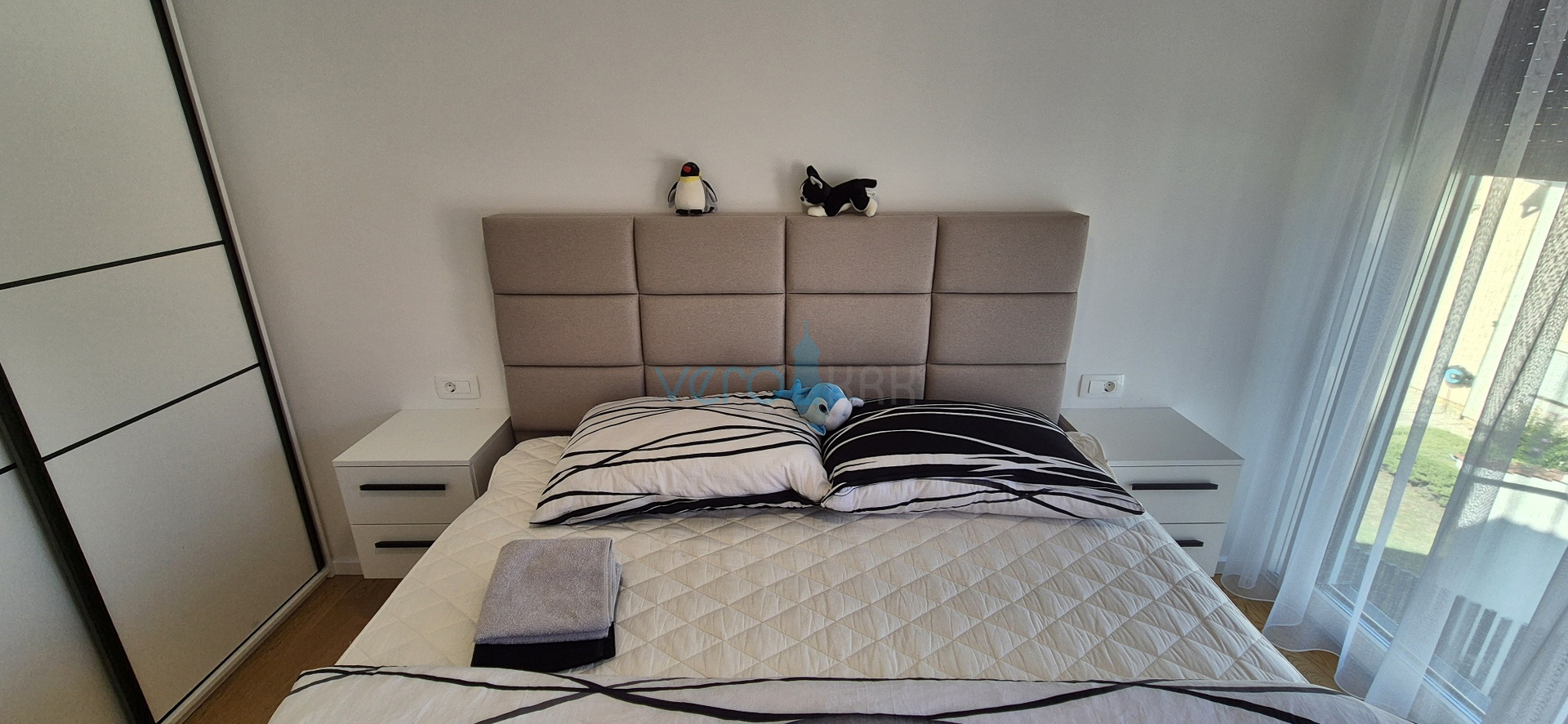 Malinska, centar, novogradnja, dvojna kuća sa bazenom, pogled na more, okućnica, prodaja