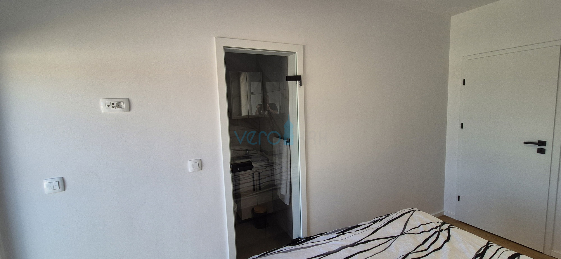 Malinska, centar, novogradnja, dvojna kuća sa bazenom, pogled na more, okućnica, prodaja