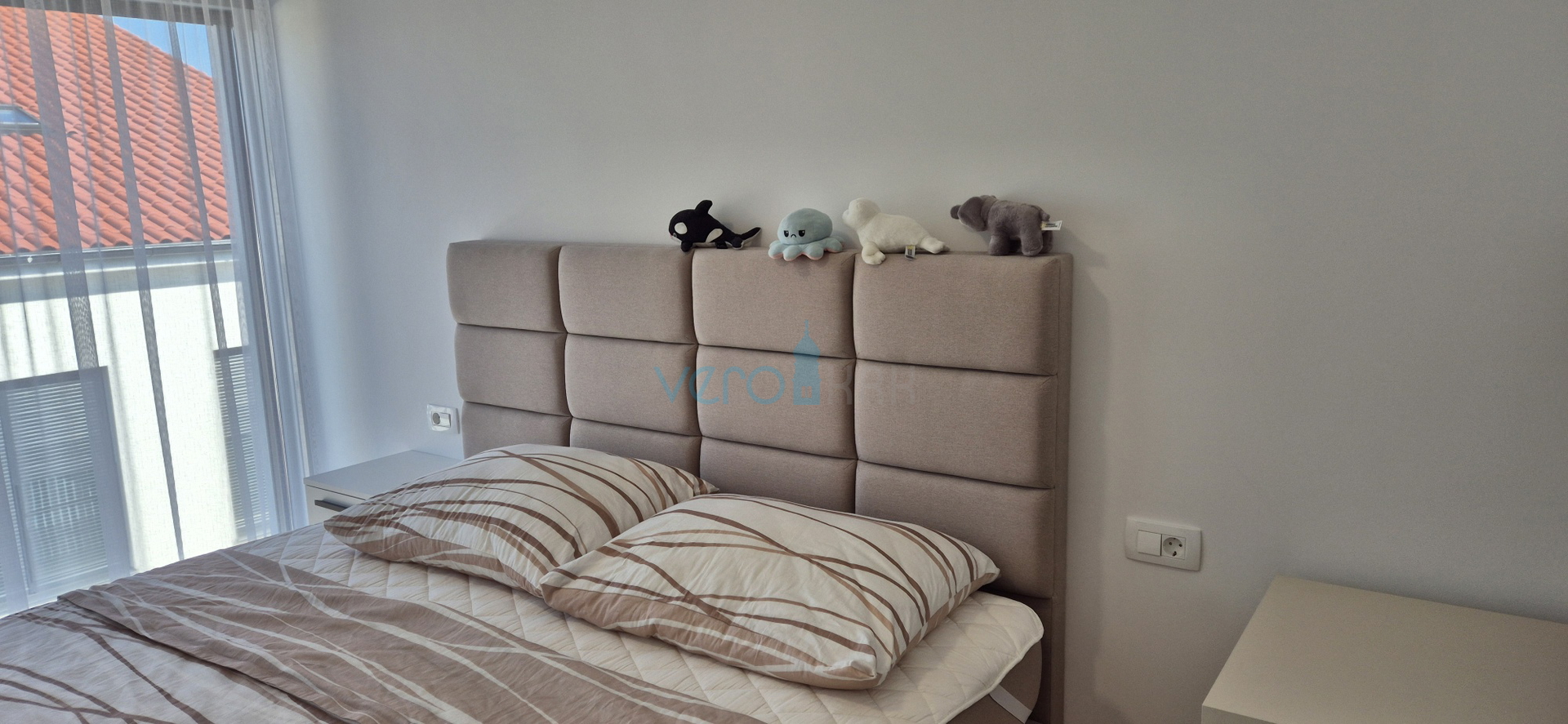 Malinska, centar, novogradnja, dvojna kuća sa bazenom, pogled na more, okućnica, prodaja