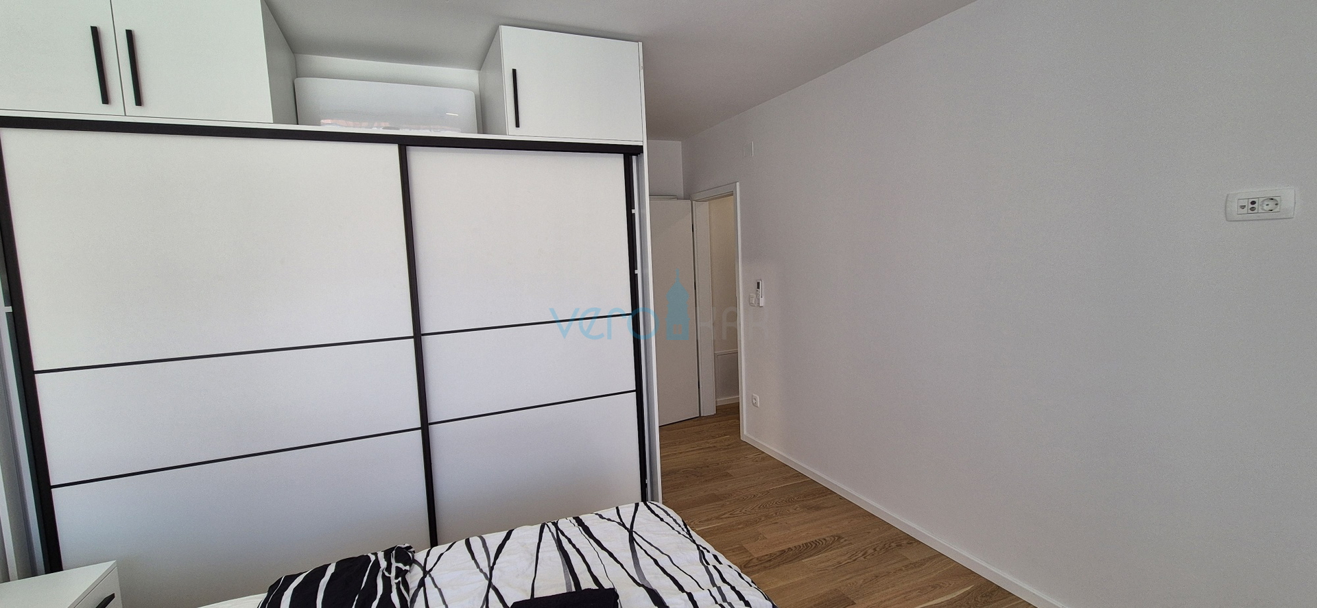 Malinska, centar, novogradnja, dvojna kuća sa bazenom, pogled na more, okućnica, prodaja