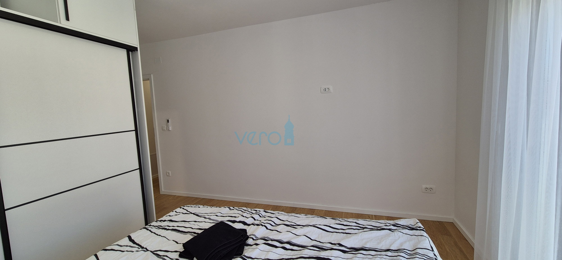 Malinska, centar, novogradnja, dvojna kuća sa bazenom, pogled na more, okućnica, prodaja