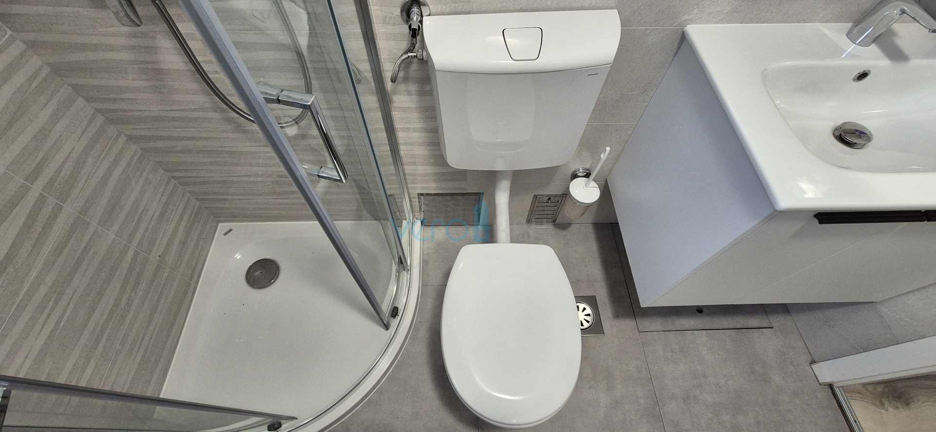 Grad Krk, okolica, samostojeća kuća sa 3 apartmana, okućnica, pogled na more, prodaja