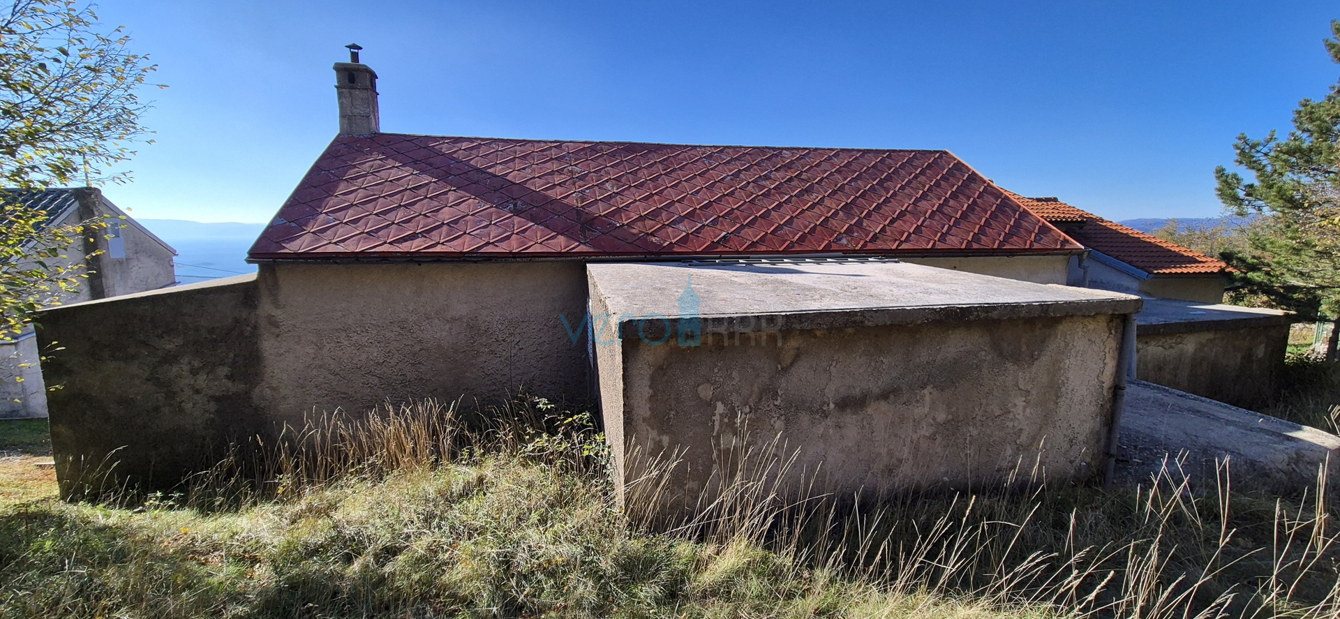 Bakar, Hreljin - dvojna kamena kuća, pogled na more, okućnica 821 m2 + građevinski teren 876 m2, prodaja