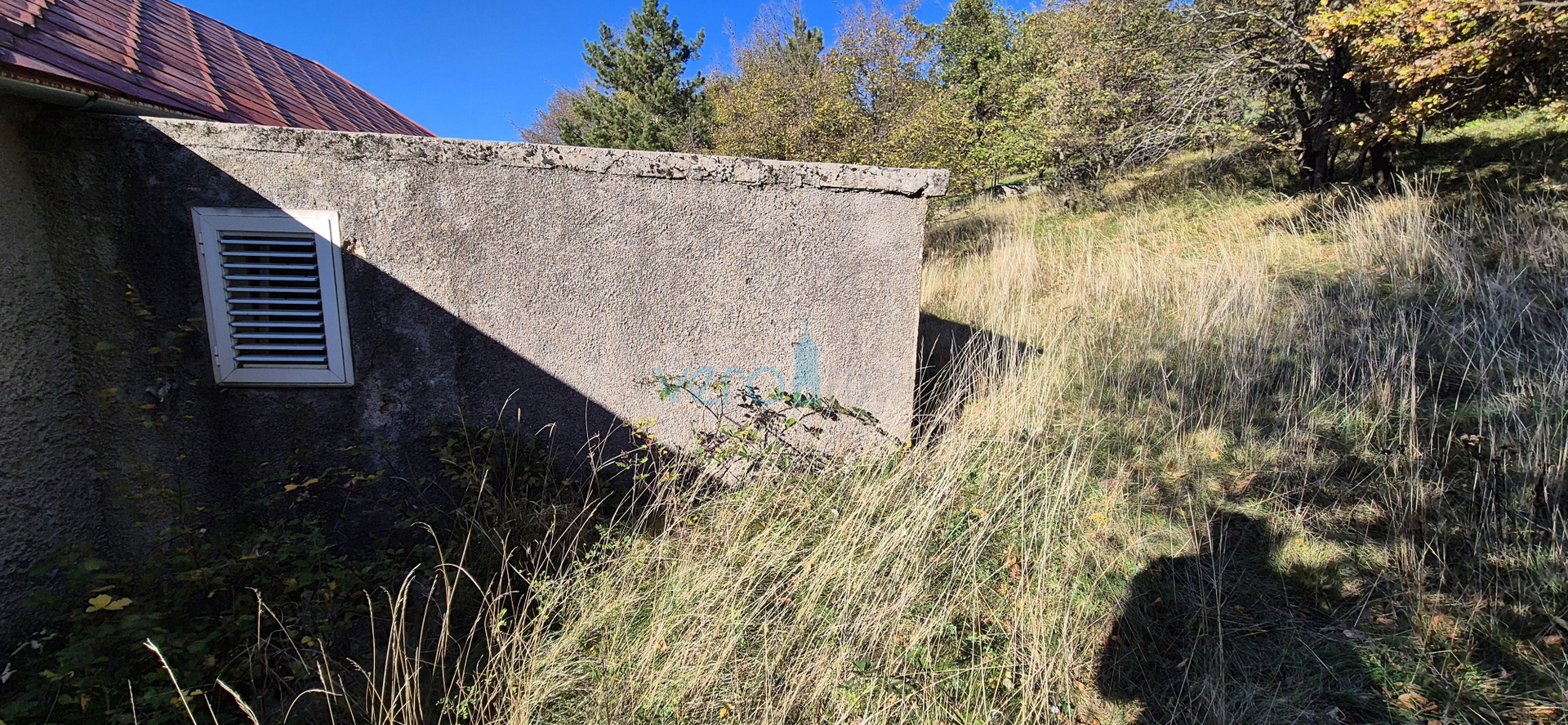 Bakar, Hreljin - dvojna kamena kuća, pogled na more, okućnica 821 m2 + građevinski teren 876 m2, prodaja