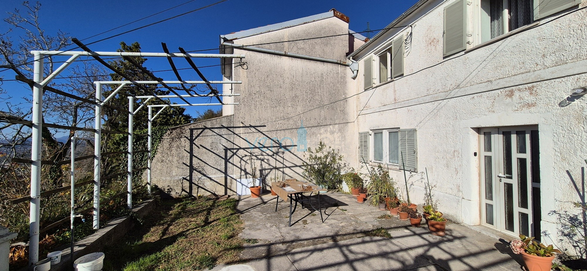 Bakar, Hreljin - dvojna kamena kuća, pogled na more, okućnica 821 m2 + građevinski teren 876 m2, prodaja