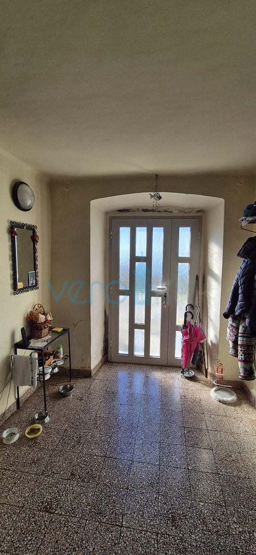 Bakar, Hreljin - dvojna kamena kuća, pogled na more, okućnica 821 m2 + građevinski teren 876 m2, prodaja