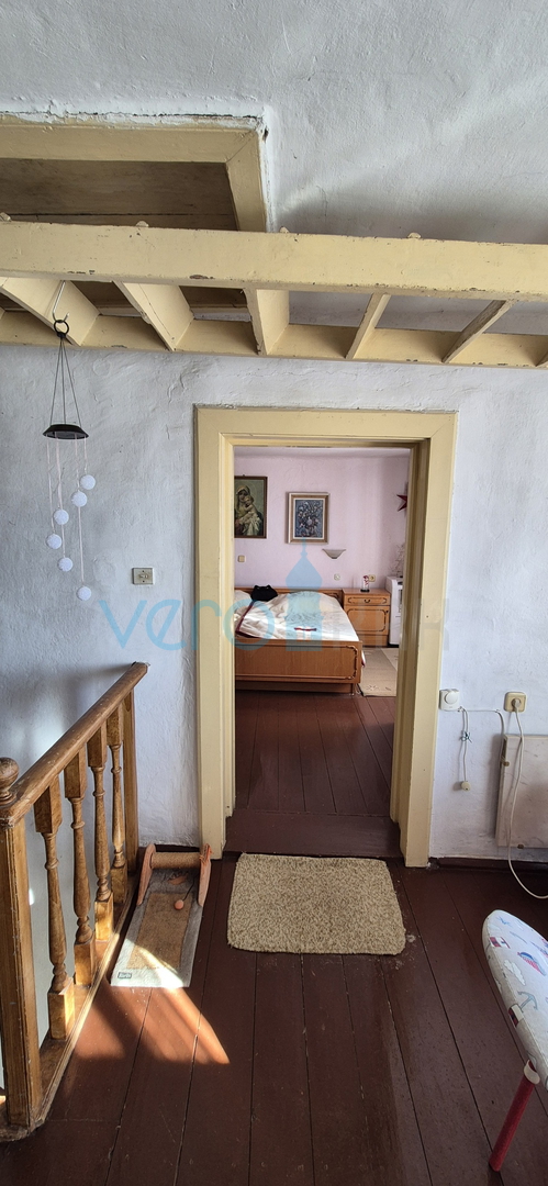 Bakar, Hreljin - dvojna kamena kuća, pogled na more, okućnica 821 m2 + građevinski teren 876 m2, prodaja