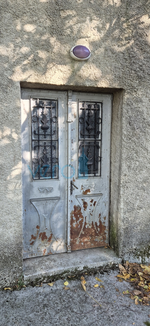 Bakar, Hreljin - dvojna kamena kuća, pogled na more, okućnica 821 m2 + građevinski teren 876 m2, prodaja