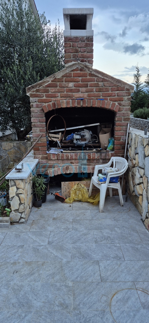 Šilo, Insel Krk, Erdgeschosswohnung mit zwei Zimmern, Garten, Verkauf