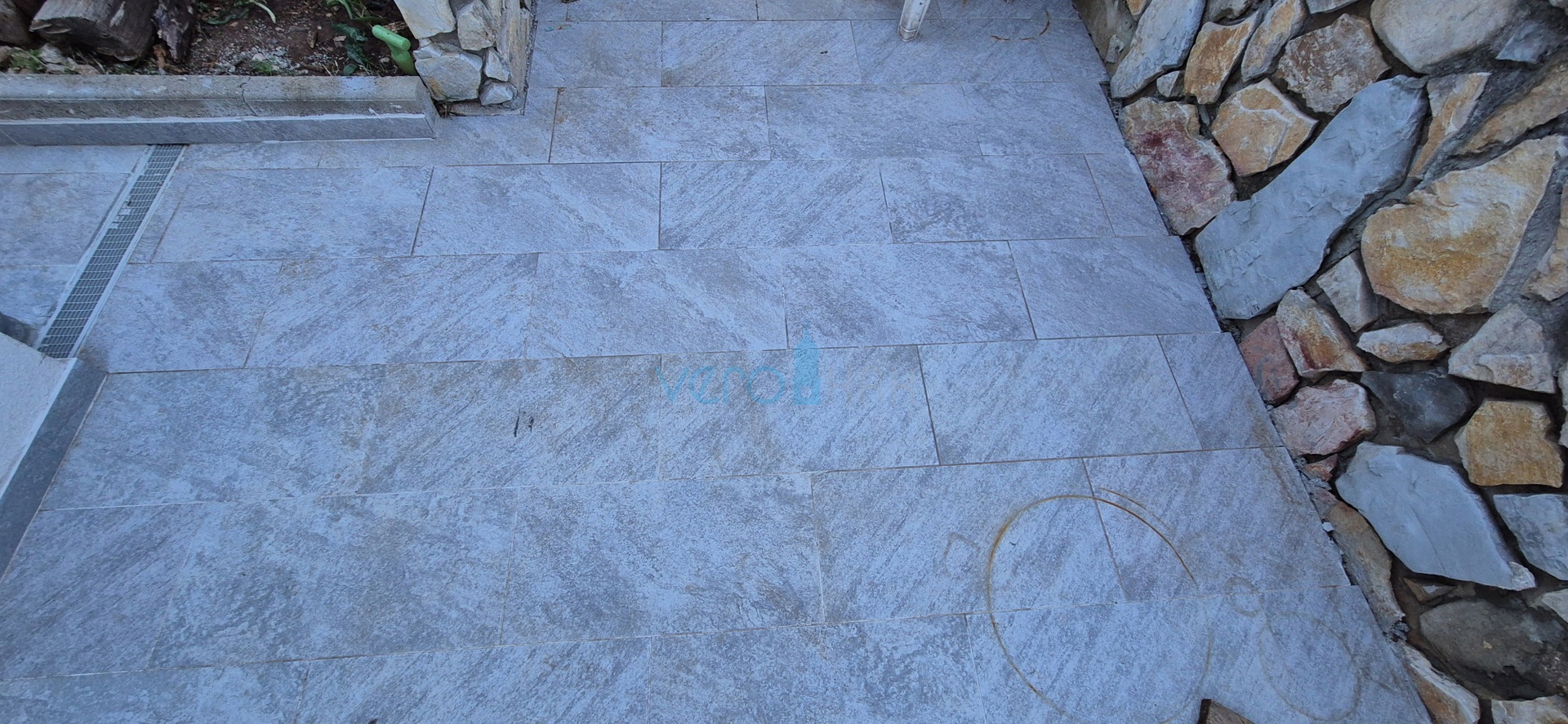 Šilo, otok Krk, dvosoban stan u prizemlju, okućnica, prodaja