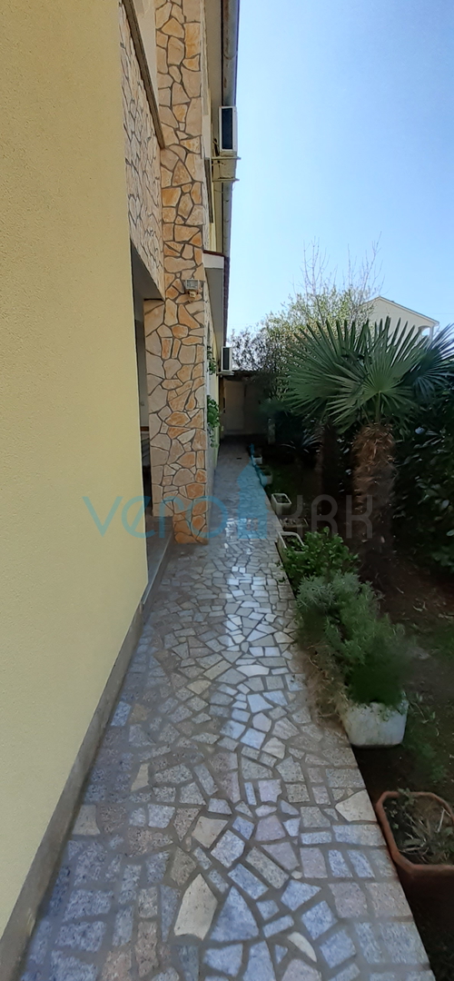 Otok Krk, Šilo, kuća s pet apartmana u blizini mora