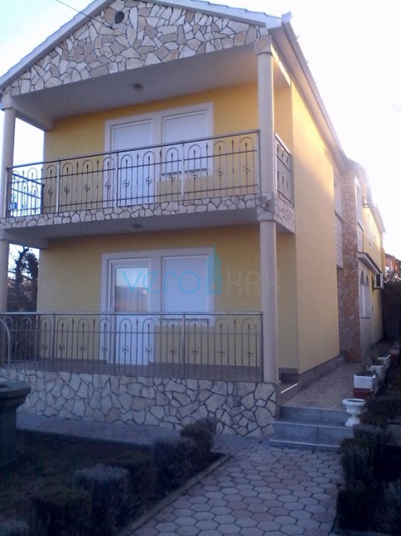 Otok Krk, Šilo, kuća s pet apartmana u blizini mora