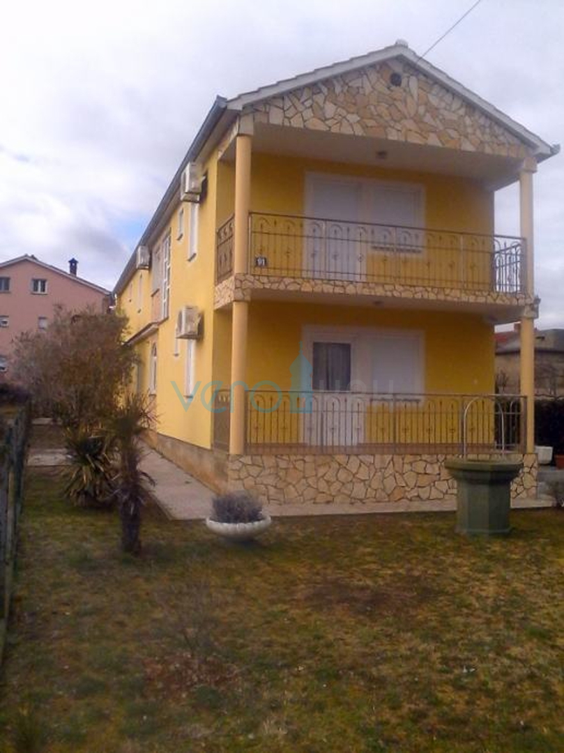 Otok Krk, Šilo, kuća s pet apartmana u blizini mora